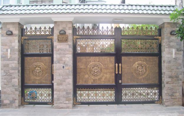 Thi công cổng nhôm đúc tại Lâm Đồng