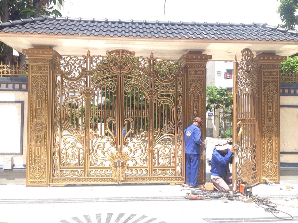 Thi công cổng nhôm đúc tại Thuận An Bình Dương